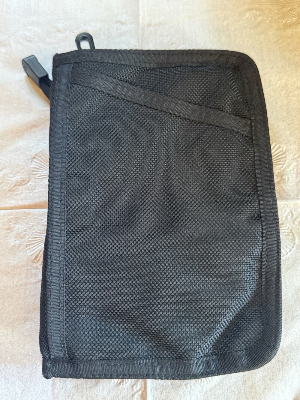 VTG Banana Republic Wallet Black Unisex Passport travel Holder Bifold Zip